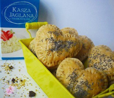 Miodowe bułeczki z farszem serowo-jaglanym 